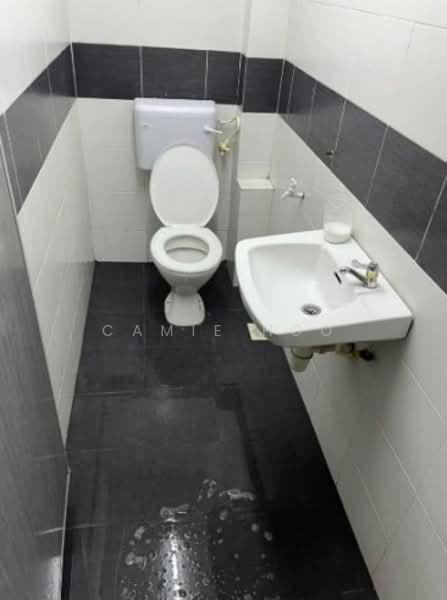 Shop for Sale in Taman Sentosa Perdana (Klang) - Camie Hoo - Bathroom - PropertyGuru.com.my