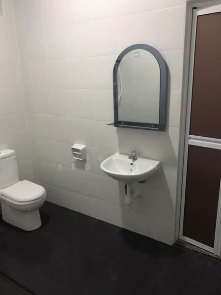 Service Residence for Rent at THE SENAI GARDEN (PANGSAPURI IMPIAN SENAI) - Vivian Abdullah - Bathroom - PropertyGuru.com.my