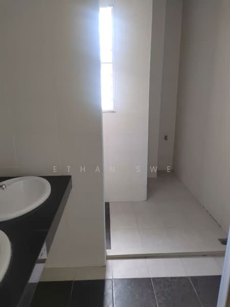 Rumah Teres 3 Tingkat untuk Disewa di Sungai Buloh (Selangor) - Ethan Swe - Bathroom - PropertyGuru.com.my