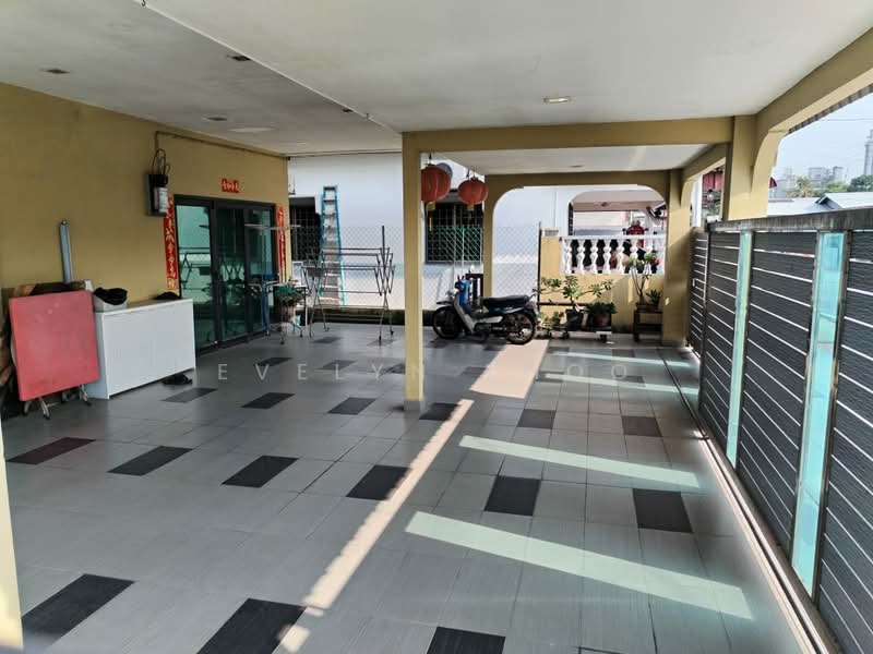 Bungalow for Sale in Kampung Dato Lee Kim Sai (Rawang) - Evelyn Khoo - Car Porch - PropertyGuru.com.my