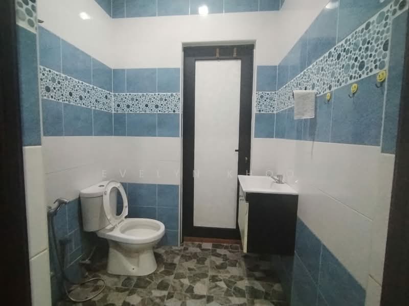 Bungalow for Sale in Kampung Dato Lee Kim Sai (Rawang) - Evelyn Khoo - Bathroom - PropertyGuru.com.my