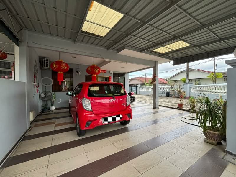 Rumah Teres 1 Tingkat untuk Dijual di Taman Universiti (Skudai) - Desmond Lew - Exterior - PropertyGuru.com.my