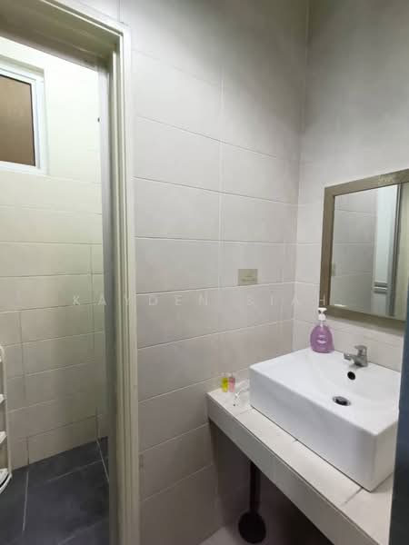 Servis Apartment untuk Disewa di Mesahill - Kayden Siah - Bathroom - PropertyGuru.com.my