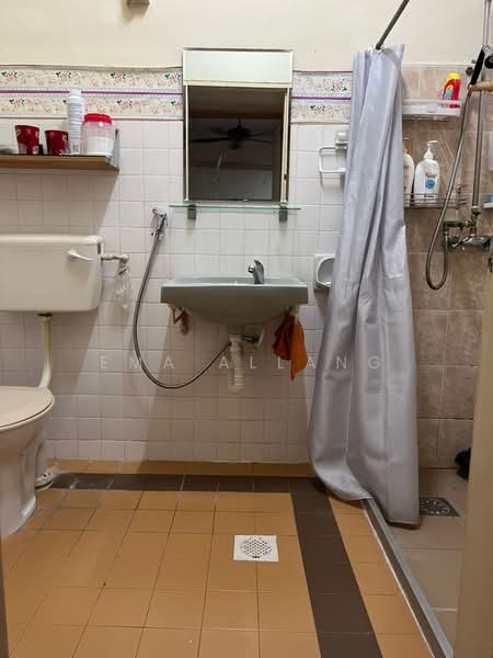 Rumah Teres 2 Tingkat untuk Dijual di Taman Mega Jaya (Ampang) - EMA ALLANG - Bathroom - PropertyGuru.com.my