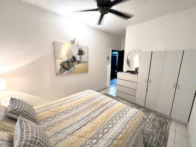 Pangsapuri untuk Dijual di Teratai Apartment @ Taman Sutera - Ashraf Azwan - Bedroom - PropertyGuru.com.my