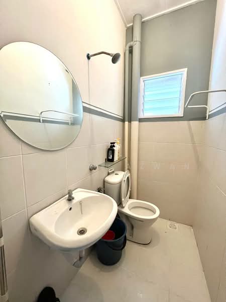 Pangsapuri untuk Dijual di Teratai Apartment @ Taman Sutera - Ashraf Azwan - Bathroom - PropertyGuru.com.my