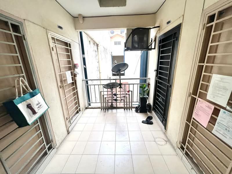 Pangsapuri untuk Dijual di Teratai Apartment @ Taman Sutera - Ashraf Azwan - Balcony - PropertyGuru.com.my