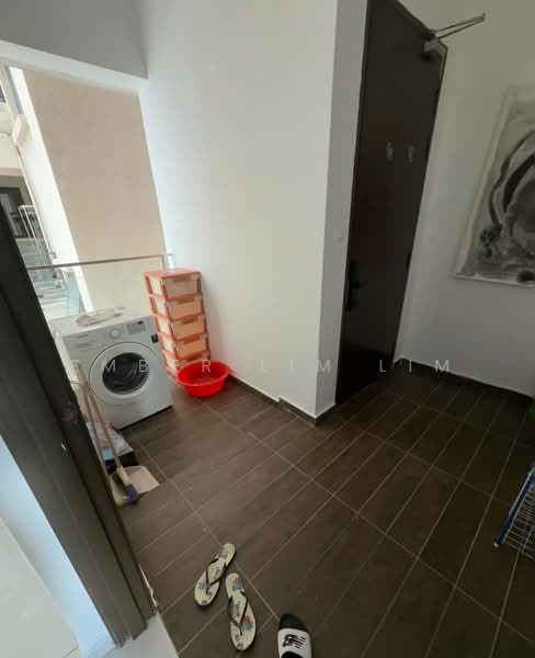 Kondominium untuk Disewa di Bay Point @ Country Garden Danga Bay - Ember Lim Lim - Balcony - PropertyGuru.com.my