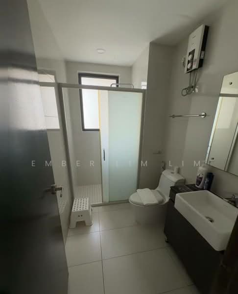 Kondominium untuk Disewa di Bay Point @ Country Garden Danga Bay - Ember Lim Lim - Bathroom - PropertyGuru.com.my