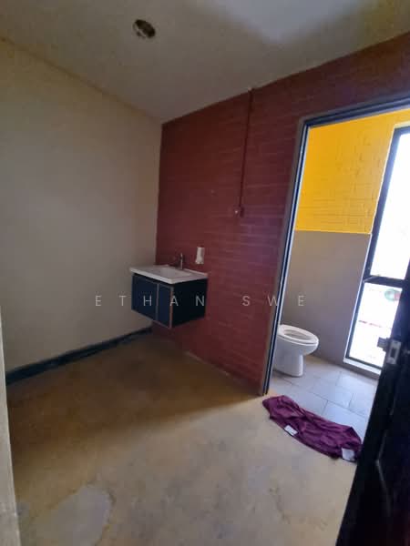 Shop / Office for Rent in Sungai Buloh (Selangor) - Ethan Swe - Bathroom - PropertyGuru.com.my