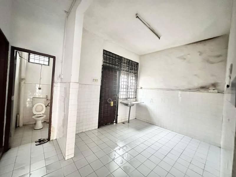 2-storey Terraced House for Sale in Taman Skudai Baru (Skudai) - Winson Tan - Bathroom - PropertyGuru.com.my