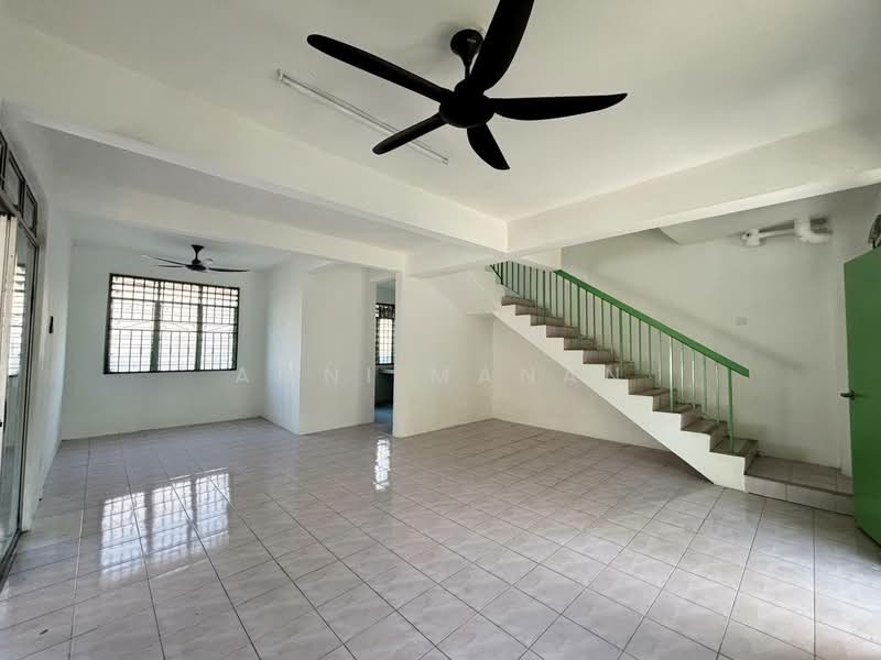 Rumah Teres 2 Tingkat untuk Dijual di Bandar Armada Putra (Klang) - Amni Manan - Living Room - PropertyGuru.com.my