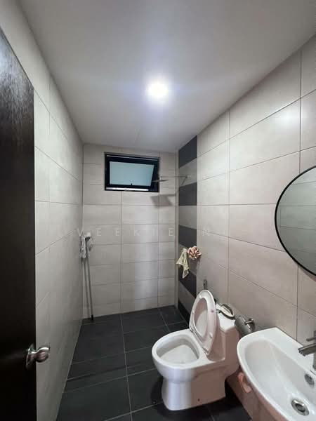 Servis Apartment untuk Dijual di Molek Regency - Veekie Ng - Bathroom - PropertyGuru.com.my