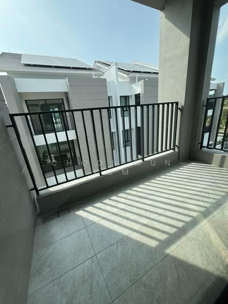 3-storey Terraced House for Sale in Seksyen U15 (Shah Alam) - Chooi Mun Kum - Balcony - PropertyGuru.com.my