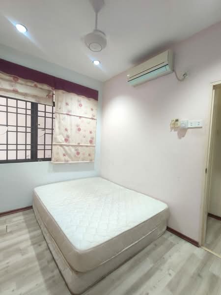 Kondominium untuk Dijual di Eden Seaview Condominium - Desmond Lee - Bedroom - PropertyGuru.com.my