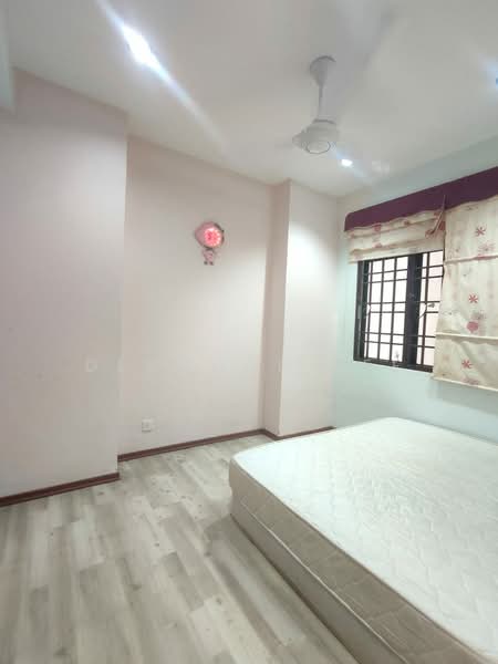 Kondominium untuk Dijual di Eden Seaview Condominium - Desmond Lee - Bedroom - PropertyGuru.com.my