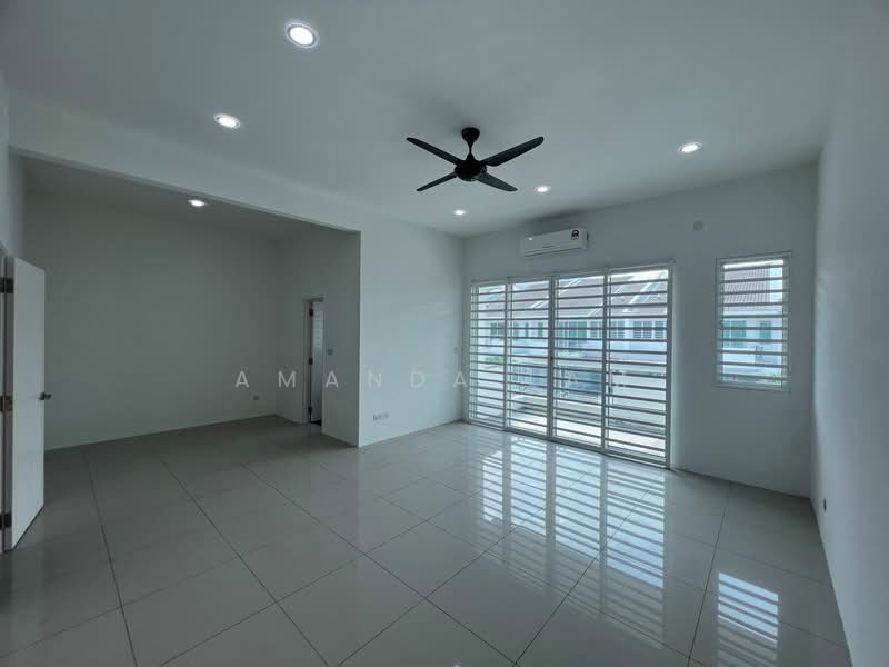 Rumah Teres 2 Tingkat untuk Dijual di Sungai Ara (Penang) - Amanda Lam - Living Room - PropertyGuru.com.my