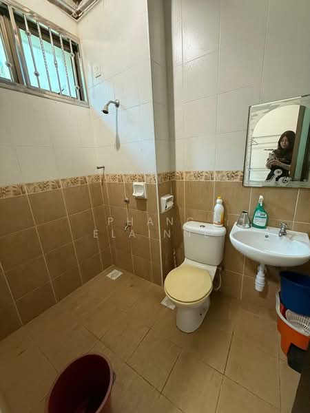 Semi-Detached House for Sale in Taman Sutera Utama (Skudai) - Phang Elainne - Bathroom - PropertyGuru.com.my
