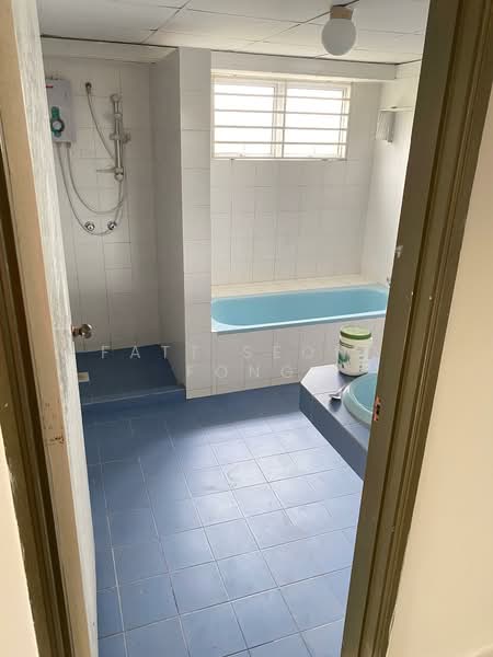 Pangsapuri untuk Dijual di Golden Hills Resort (Amber Court Apartment) - FATT SEONG FONG - Bathroom - PropertyGuru.com.my