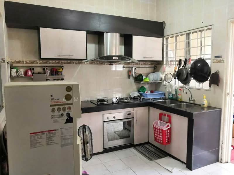 Rumah Teres 2 Tingkat untuk Dijual di Damansara Damai (Selangor) - Amni Manan - Kitchen - PropertyGuru.com.my