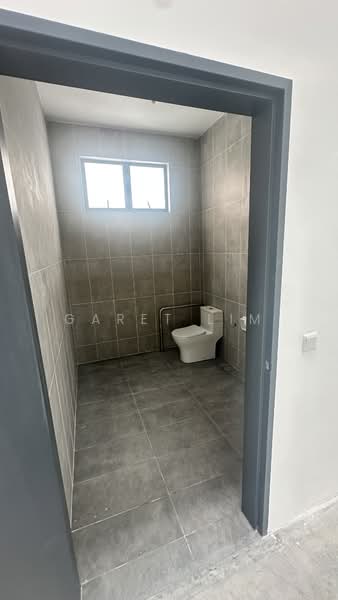 Cluster Factory for Rent in Eco Business Park 1 (Johor Bahru) - Garet Lim - Bathroom - PropertyGuru.com.my