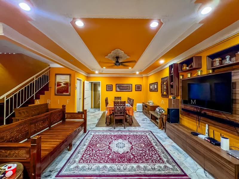 Rumah Teres untuk Dijual di Taman Equine (Seri Kembangan) - Arif Halim Halim - Living Room - PropertyGuru.com.my