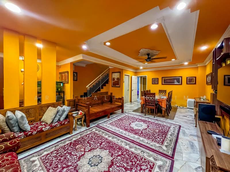 Rumah Teres untuk Dijual di Taman Equine (Seri Kembangan) - Arif Halim Halim - Living Room - PropertyGuru.com.my