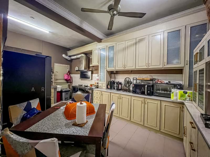 Rumah Teres untuk Dijual di Taman Equine (Seri Kembangan) - Arif Halim Halim - Kitchen - PropertyGuru.com.my