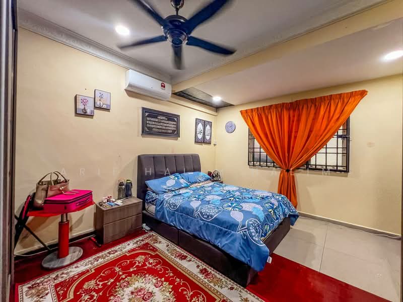 Rumah Teres untuk Dijual di Taman Equine (Seri Kembangan) - Arif Halim Halim - Bedroom - PropertyGuru.com.my