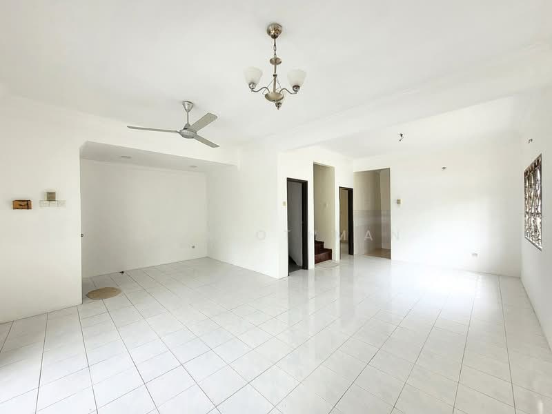 2-storey Terraced House for Sale in Taman Puncak Jalil (Seri Kembangan) - Azim Othman - Living Room - PropertyGuru.com.my