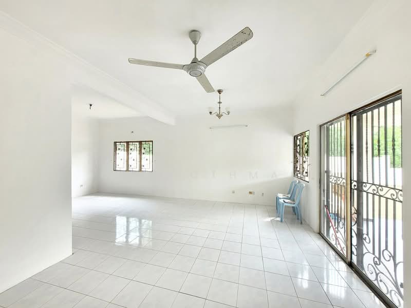 2-storey Terraced House for Sale in Taman Puncak Jalil (Seri Kembangan) - Azim Othman - Living Room - PropertyGuru.com.my