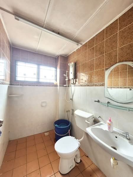 2-storey Terraced House for Sale in Taman Puncak Jalil (Seri Kembangan) - Azim Othman - Bathroom - PropertyGuru.com.my