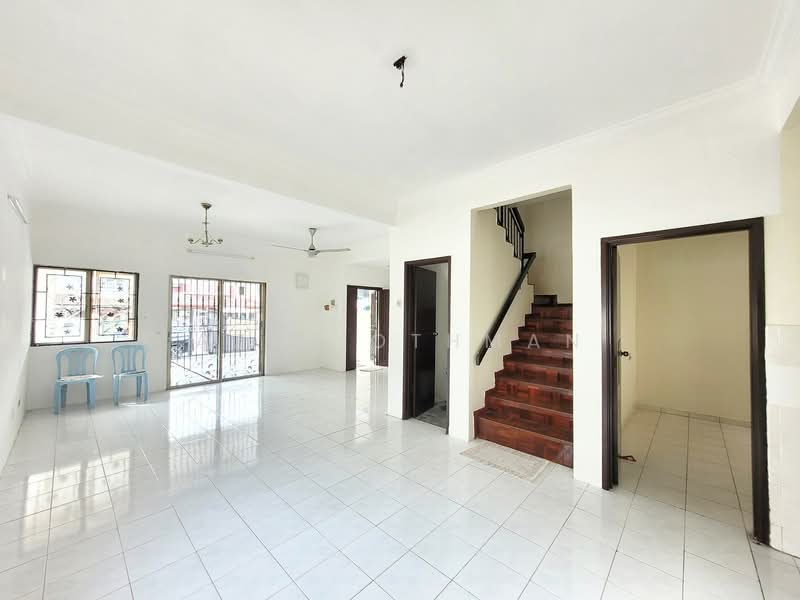 2-storey Terraced House for Sale in Taman Puncak Jalil (Seri Kembangan) - Azim Othman - Living Room - PropertyGuru.com.my