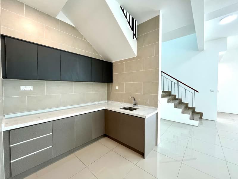 Semi-Detached House for Rent in Perdana Lakeview East (Cyberjaya) - Azim Othman - Kitchen - PropertyGuru.com.my