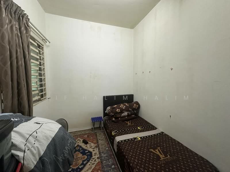 Pangsapuri untuk Dijual di Villa Tropika - Arif Halim Halim - Bedroom - PropertyGuru.com.my