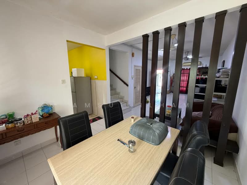 Rumah Teres 2 Tingkat untuk Dijual di Taman Tasik Prima (Puchong) - Syamsul Ilham - Dining Room - PropertyGuru.com.my