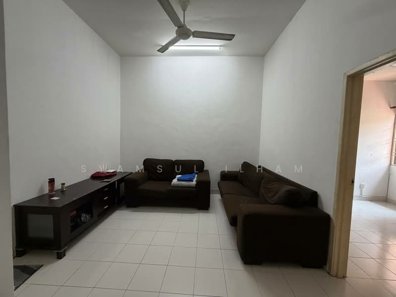 Rumah Teres 2 Tingkat untuk Dijual di Taman Tasik Prima (Puchong) - Syamsul Ilham - Living Room - PropertyGuru.com.my
