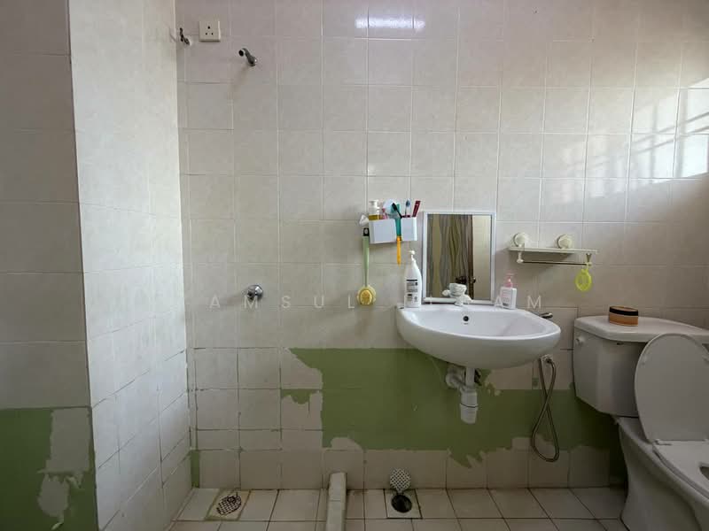 Rumah Teres 2 Tingkat untuk Dijual di Taman Tasik Prima (Puchong) - Syamsul Ilham - Bathroom - PropertyGuru.com.my