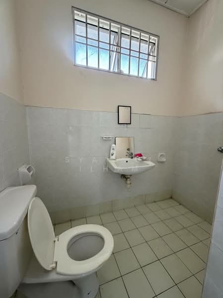 Rumah Teres 2 Tingkat untuk Dijual di Taman Tasik Prima (Puchong) - Syamsul Ilham - Bathroom - PropertyGuru.com.my