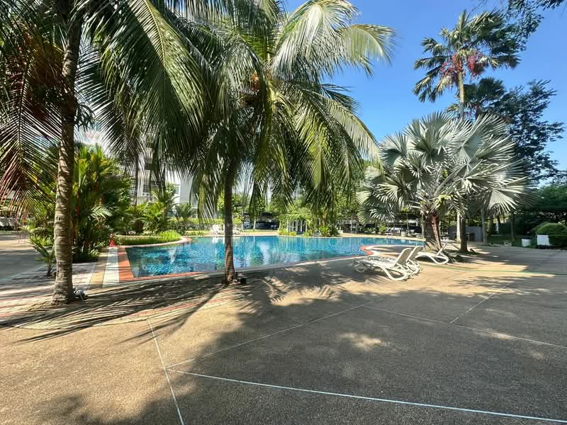 Condominium for Sale at Fairway Suites - Jin Teok - Pool - PropertyGuru.com.my
