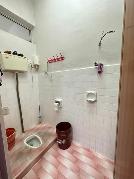 1-storey Terraced House for Sale in Taman Sri Bahagia (Tampoi) - Terry Tan - Bathroom - PropertyGuru.com.my
