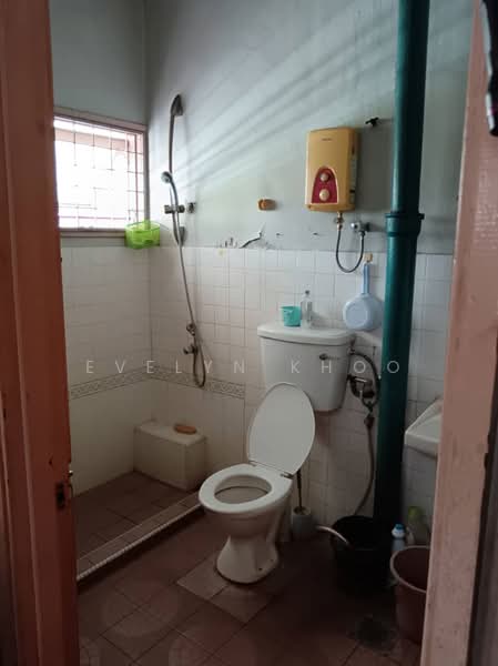 2-storey Terraced House for Sale in Taman Daya (Kepong) - Evelyn Khoo - Bathroom - PropertyGuru.com.my