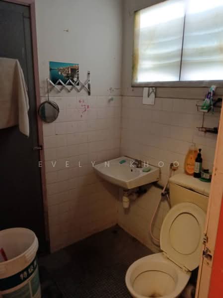 2-storey Terraced House for Sale in Taman Daya (Kepong) - Evelyn Khoo - Bathroom - PropertyGuru.com.my