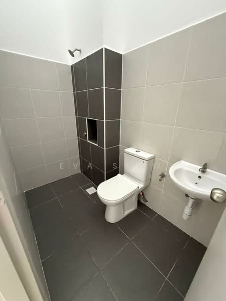 Rumah Teres 2 Tingkat untuk Dijual di Bandar Penawar (Kota Tinggi) - Eva Siow - Bathroom - PropertyGuru.com.my