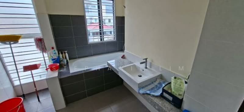 3-storey Terraced House for Sale in Taman Sri Gadong (Klang) - Stephanie Lim - Bathroom - PropertyGuru.com.my