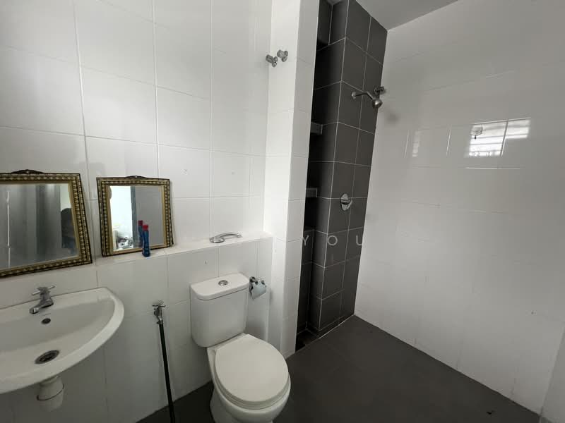 Rumah Teres 2 Tingkat untuk Disewa di Bandar Rimbayu (Telok Panglima Garang) - Miki You - Bathroom - PropertyGuru.com.my