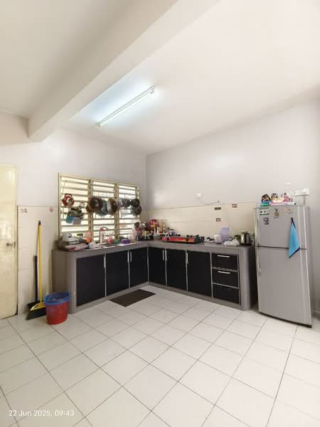 Rumah Teres 2 Tingkat untuk Dijual di Taman Scientex Pasir Gudang (Pasir Gudang) - Zira . - Kitchen - PropertyGuru.com.my