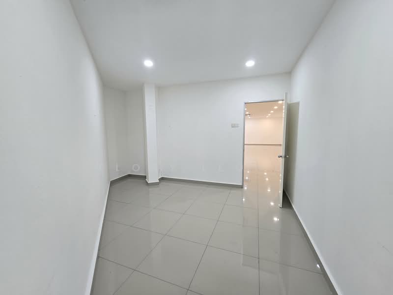 Shop for Rent in Seri Kembangan (Selangor) - Flory Leong - Interior - PropertyGuru.com.my