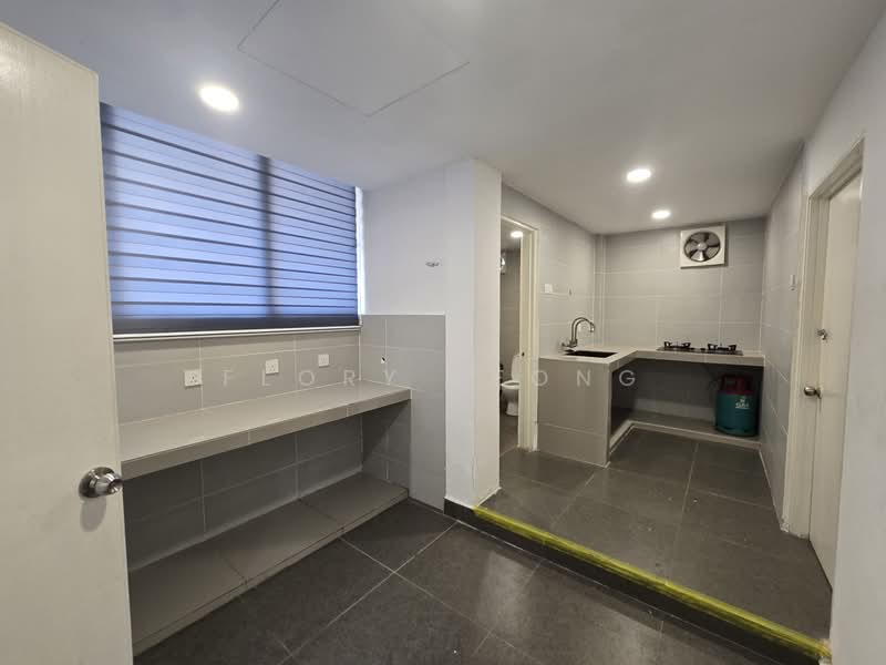 Shop for Rent in Seri Kembangan (Selangor) - Flory Leong - Kitchen - PropertyGuru.com.my