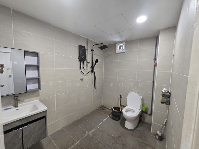 Shop for Rent in Seri Kembangan (Selangor) - Flory Leong - Bathroom - PropertyGuru.com.my